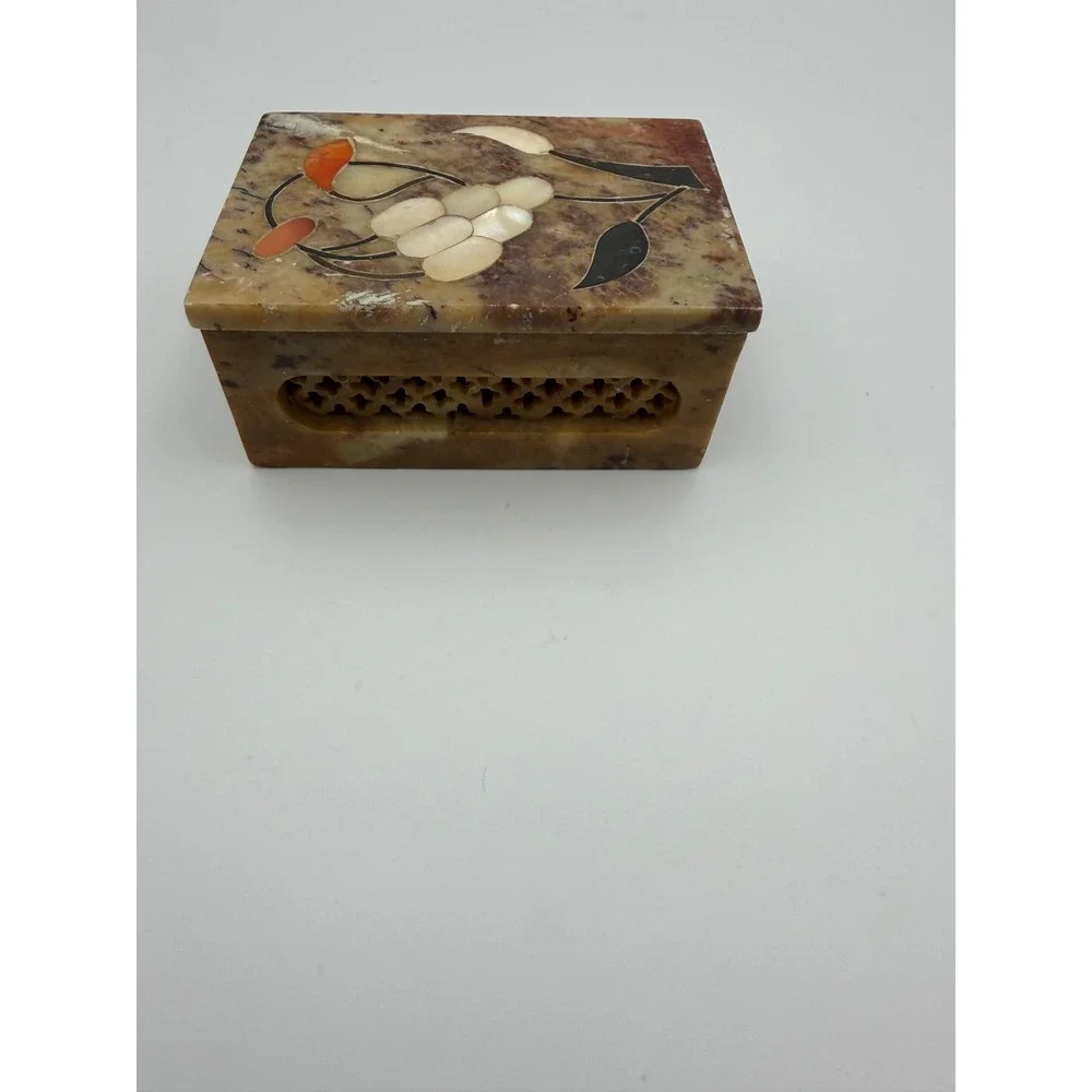 Vintage India Soapstone Trinket Box Pietra Dura Floral Inlay Mother of Pearl 4in